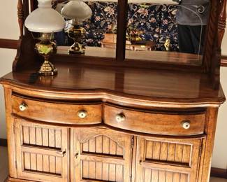 Buffet / Bar unit by Thomasville- etched glass