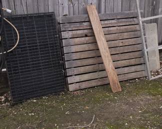 Dog Crate - Pallet 