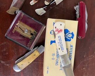 assorted pocket knives