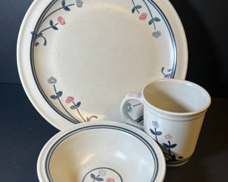 Pfaltzgraff windsong dinnerware set
