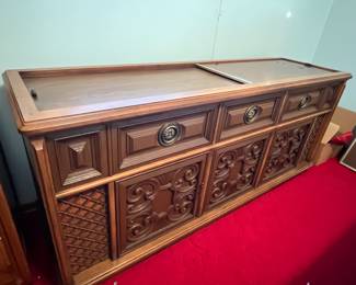 70's era stereo.  Radio works, turntable doesn't