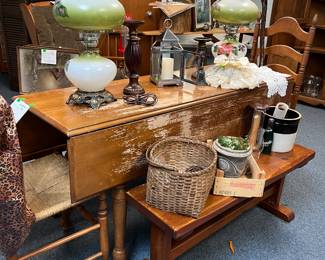assorted primitive with drop leaf table and chairs