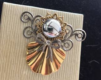 Angels of Love pin