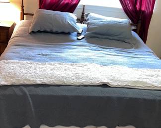 Kingsize Adjustable Beautyrest Bed w/ bedding 