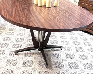 MCM Kitchen table w/extra leaf