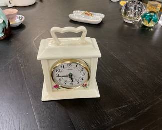 Ingraham Quartz Porcelain Mantel Clock