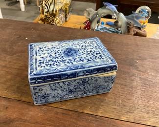 Chinese Porcelain Trinket Box