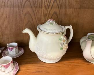 Capodimonte Floral & Lace Teapot