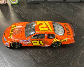 Kevin Harvick's #21 Reese's Die Cast Car