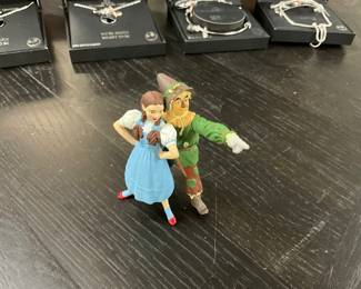 2002 Hallmark Keepsake Ornament -Wizard of Oz Dorothy & Scarecrow