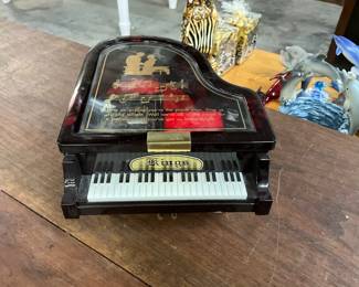 Kings Grand Piano Jewlry Music Box