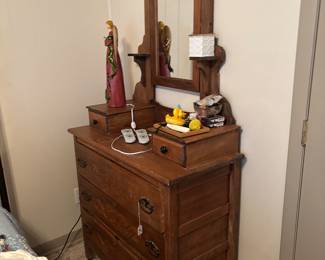 Beautiful Eastlake style dresser 