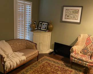Cute sitting room.
