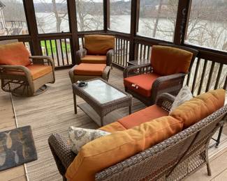 Comfortus maximus with this outdoor patio set.