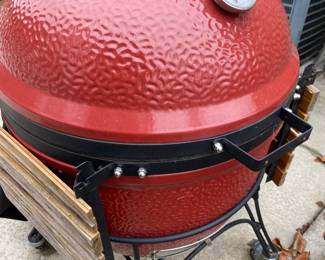 I've never used a Kamadojoe but I have seen a Komodo dragon at the Birmingham zoo. They both look pretty tough and pretty cool. *SOLD*