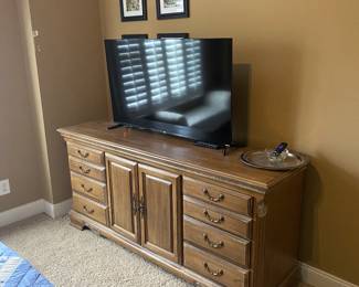 Well howdy do! That dresser that goes with the mirror is right here. That Roku TV is no joke either. I'm going to put on the Rockford Files while I finish taking these photos.