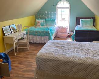 Super cute kid's room with super cute kids room stuff.