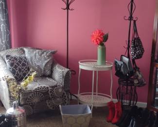 Accent Chair with 2 Pillows, White Metal Table, 2 Metal Coat Racks, Women's Size 6.5 to 7 Shoes