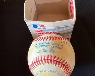 1983 MN Twins autographed baseball. Includes Kent Hrbek, Frank Viola, and Tom Kelly