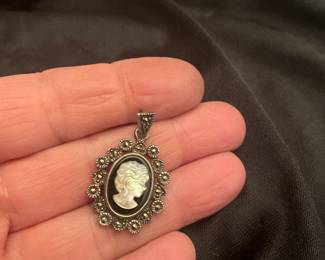 SMALL STERLING CAMEO PENDANT