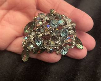 VINTAGE BROOCH -ESTATE PIECE