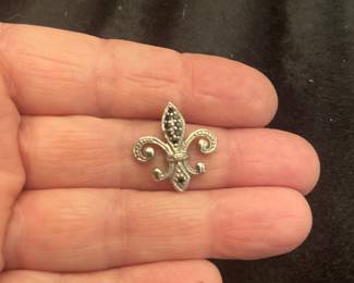 TINY .925 FLEUR DE LIS PENDANT