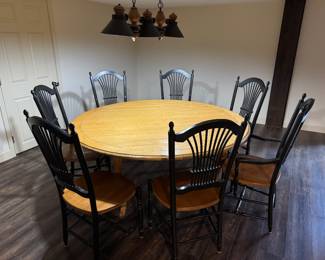 Round table and 7 chairs