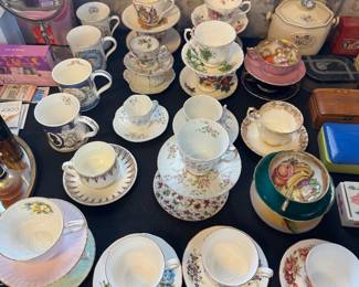Tea cups and saucers 