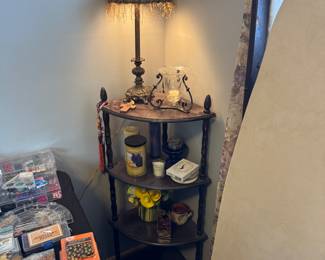 Corner shelf