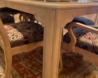 Details, such a great shape! And this rug has the prettiest mix of colors. 