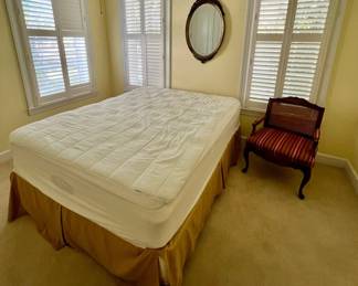 Queen Bed With Chair Mirror