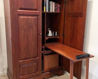 Hideaway Computer Desk Armoire

44” (L) x 25” (W) x 74.5” (H)