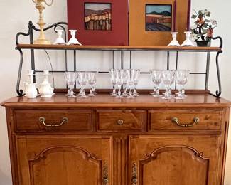Ethan Allen Legacy Series
Sideboard Baker’s Rack

58” (L) x 19” (W) x 65” (height at tallest point)