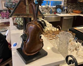 Artist French: Philippe Guillerm - Title: The Tango
Circa 2000
Medium 2 solid bronze violins in different Patina’s
Size approximately 30” tall
Condition beautiful
Value retail $3,500
Base black Granite
Certificate of Authenticity available