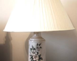 163 - Lamp - 25" Tall You are buying a used as-is electric/electronic item. We do not guarantee all components are present, and if it is not expressly stated, it is untested.