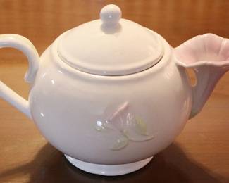 258 - Vintage Teapot Purple Morning Glory Flower Spout 7 x 9.5
