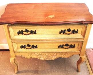 292 - 2-Drawer Chest by Hekman 36 x 18 x 29