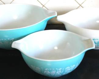 188 - 3 Vintage Pyrex Mixing Bowls "Amish Butterprint" 8", 9", & 10" Round
