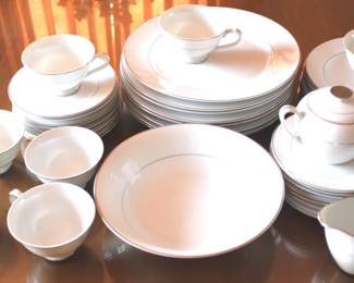 227 - 42 Piece Shelby Fine China "Fremont"