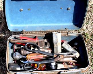 118 - Vintage Cosmetic Train Case w/ tools 16 x 9 x 8