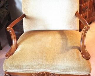 285 - Traditional Upholstered Chair 30 x 28 x 40