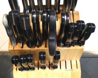 192 - Six Star Cutlery Knife Block w/ knives 14" x 8" x 12"