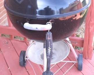 90 - Weber Charcoal Grill - 24" x 38"