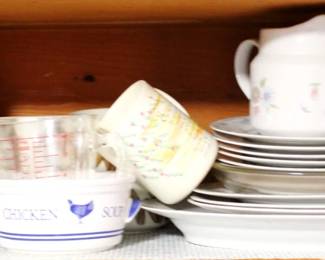 190 - Shelf Lot of Items