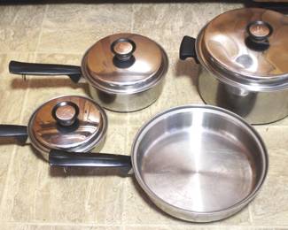 205 - Duncan Hines Pots & Pans Set - 3 With Lids