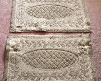 284 - 2 Matching Throw Rugs - 34 x 20