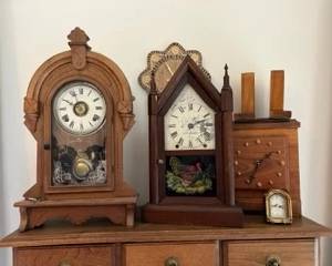 Antique Seth Thomas Steeple clock
Waterbury Wood Mantle clock