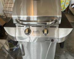 Charbroil grill with Gas Can included
