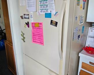 Kenmore refrigerator.  Works well.