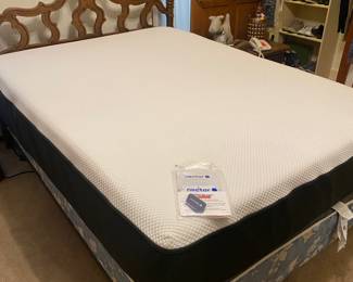 Nectar memory foam mattress, only two years old and was only used for less than a year